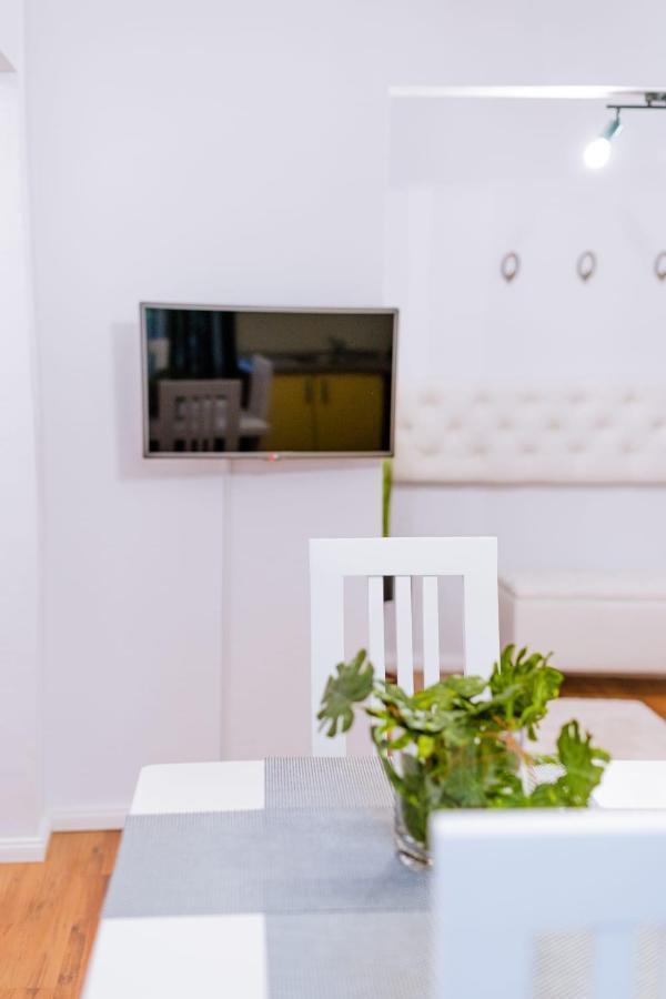 Eunice Apartament Oradea Buitenkant foto
